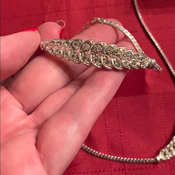 New Avon jewelry Gift Set Silver & crystal VTG - Picture 4 of 8